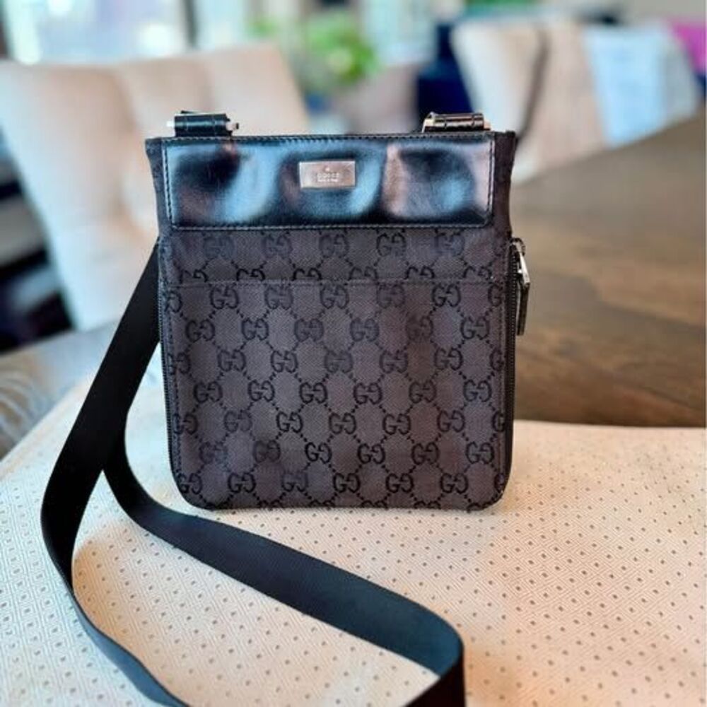 Authentic Gucci Black GG Canvas Messenger Crossb